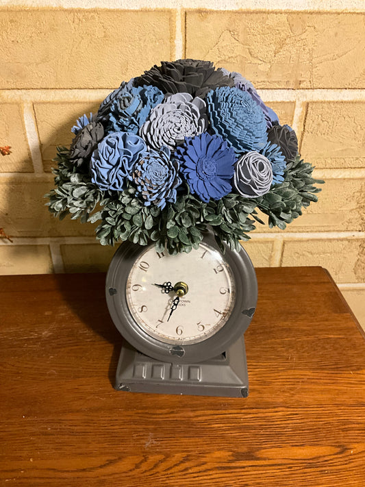 Midnight Blues – Sola Wood Flower Clock Arrangement