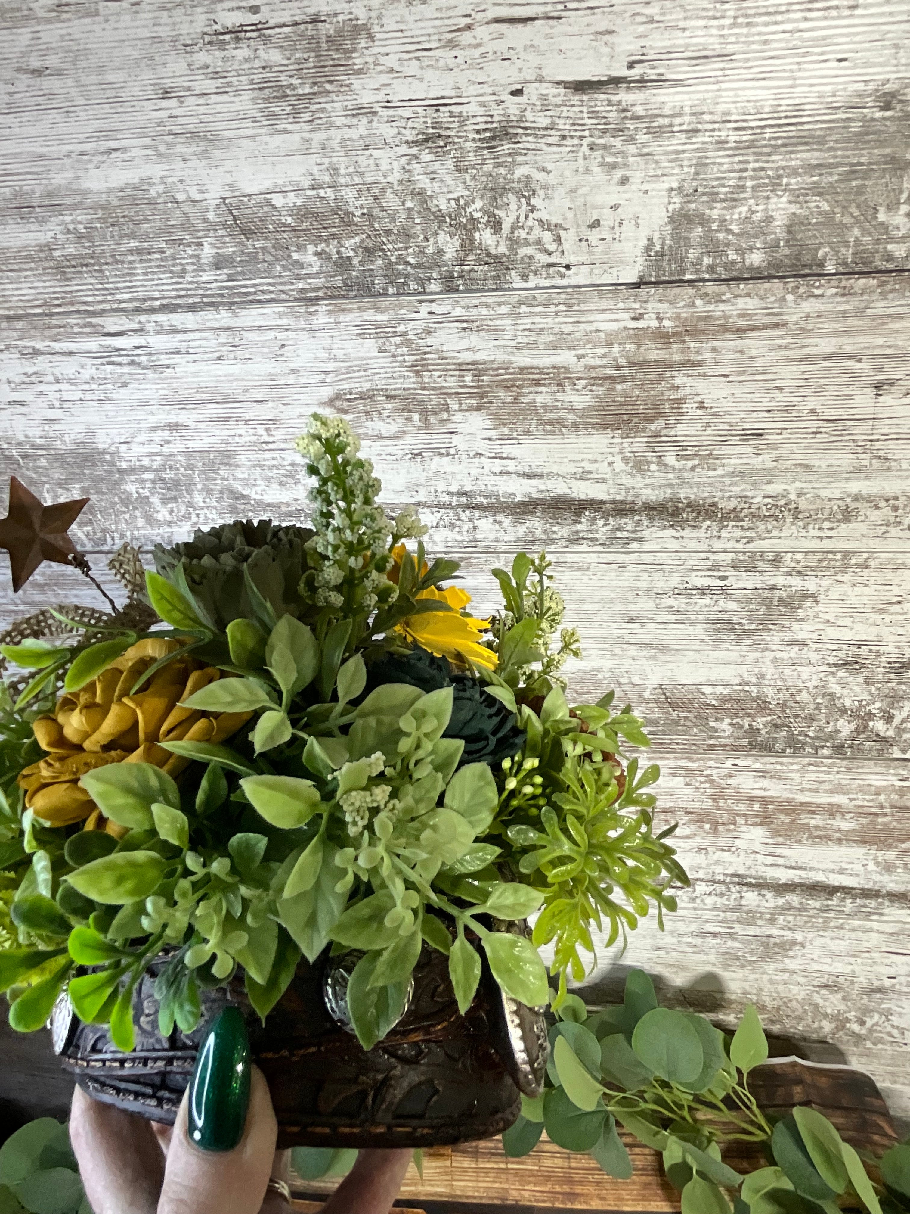 Rustic Belt Buckle Sola Wood Arrangement